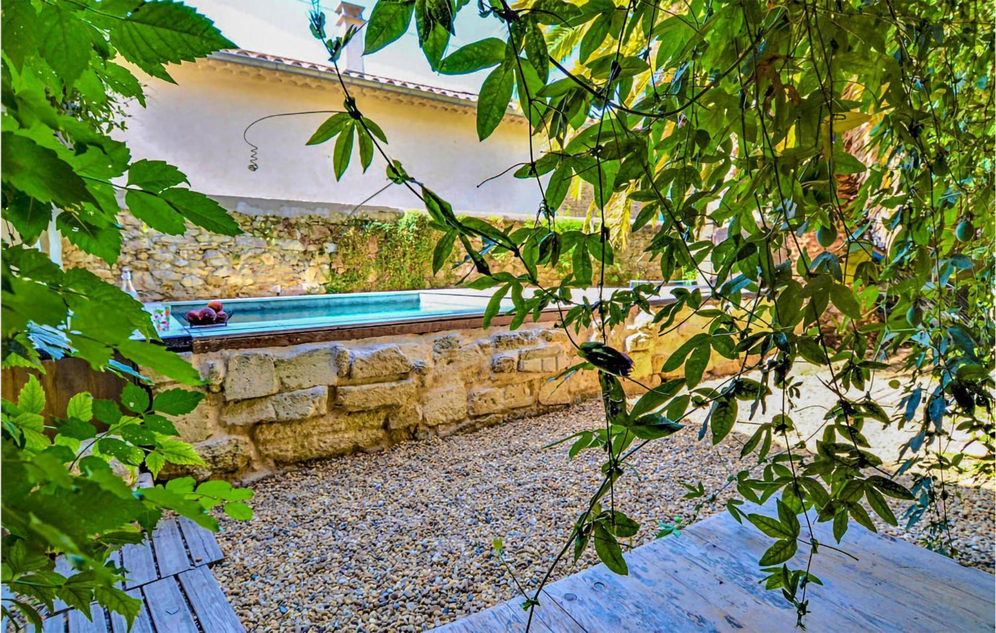 Awesome Apartment In Pujaut With Swimming Pool Exterior foto