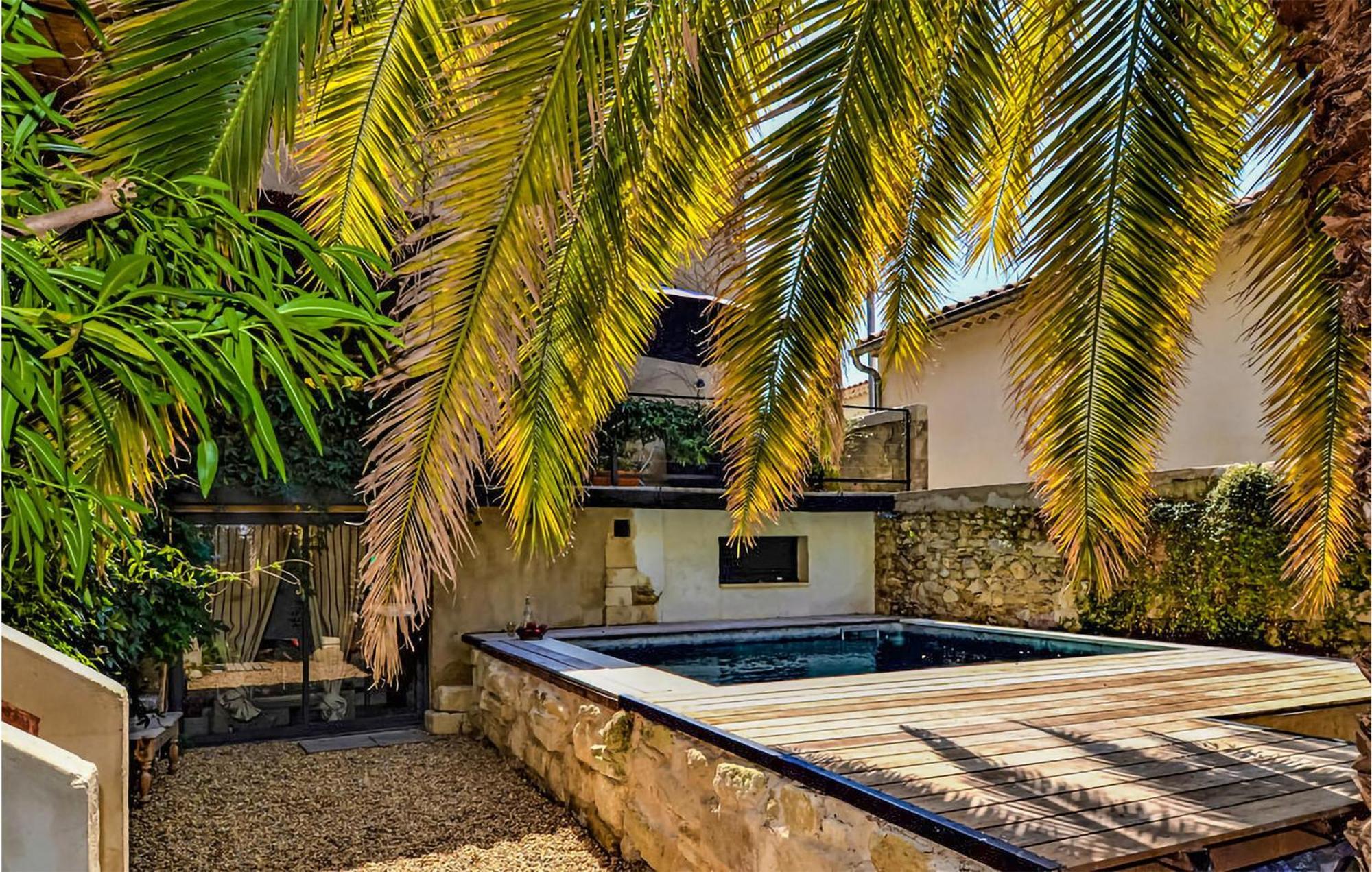 Awesome Apartment In Pujaut With Swimming Pool Exterior foto